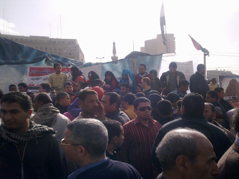 بلطجية يتحرشون بالمرأة في ميدان التحرير في يوم عيدها