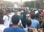 متظاهرو بلبيس يقتحمون مقر الحرية والعدالة و يحرقون أعلامه بالشرقية