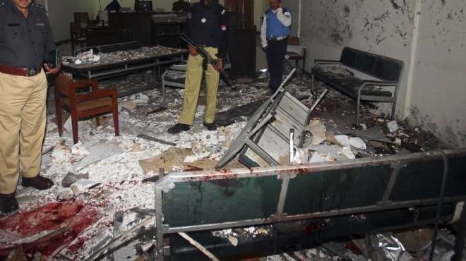 آثار التفجير بباكستان