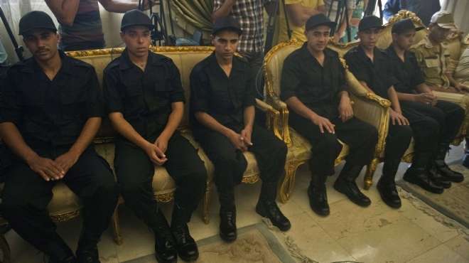 الجنود السبعة في مطار ألماظة أمس الأول 
