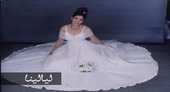  صور نادرة لشريهان تساعد العروس منى زكي في زفافها إلى أحمد حلمي