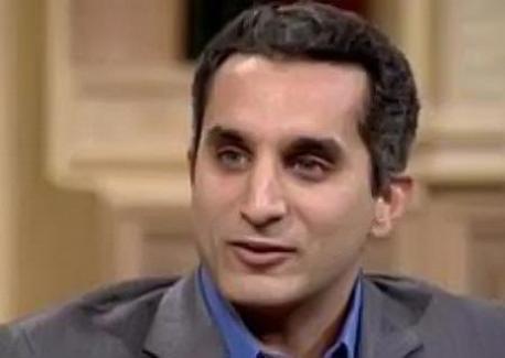 عودة الإعلامى الساخر باسم يوسف إلى القاهرة بعد زيارة لنيويورك