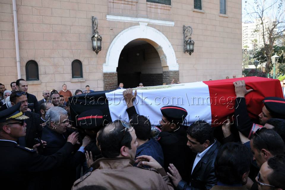 وزير الداخلية يتقدم الجنازة العسكرية لشهيد الشرطة بالإسماعيلية