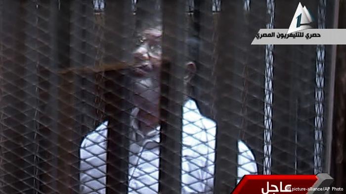  قيادات الإخوان يهتفون لـ مرسي: "سجنك بيحرر وطن"