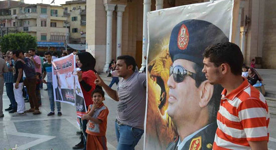 سلاسل بشرية لدعم السيسي في محافظة الغربية