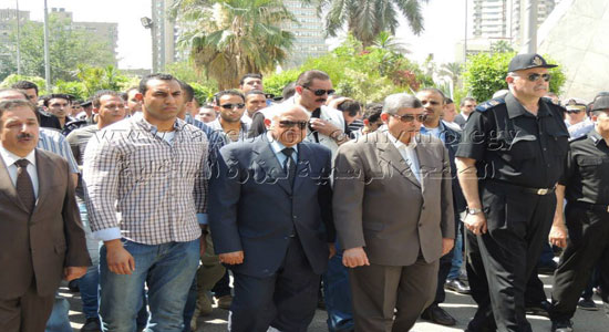 وزير الداخلية يتقدم الجنازة العسكرية للملازم رامي شهيد رفح 