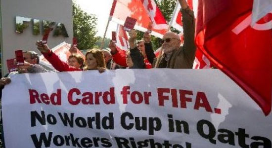 احتجاجات ضد منح قطر استضافة كأس العالم 2022