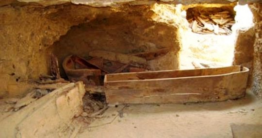  سرقة مقابر كوم أمبو العمومية الخاصة بالأقباط في أسوان 