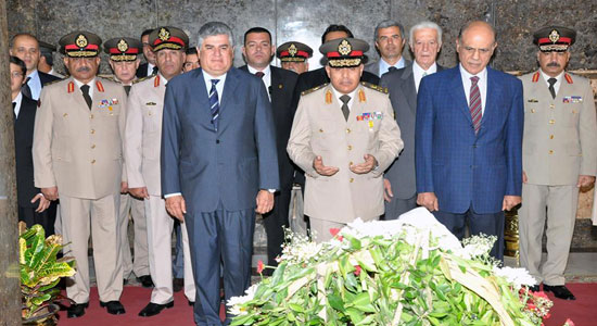 الرئيس ينيب صدقي صبحي لوضع إكليل الزهور على قبر عبد الناصر
