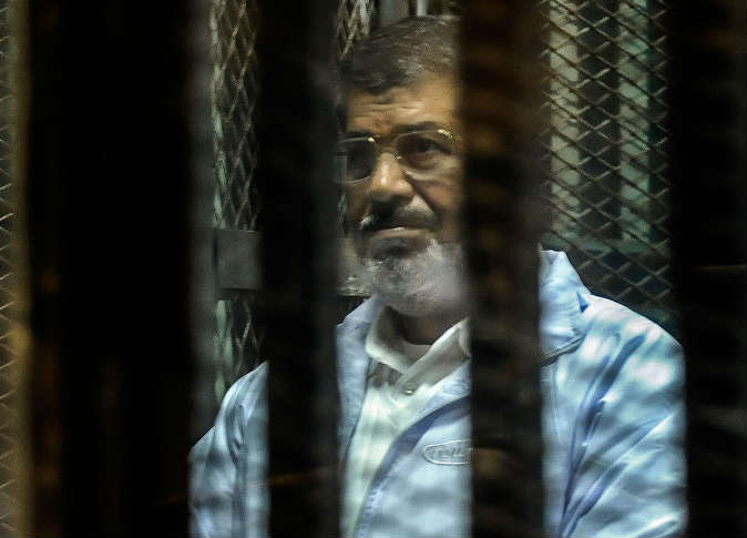 بدء محاكمة مرسي في قضية اقتحام السجون