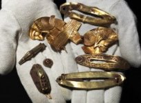 الكنز يضم أكثر من 1500 قطعة وكيلوغرامات عدة من الذهب 