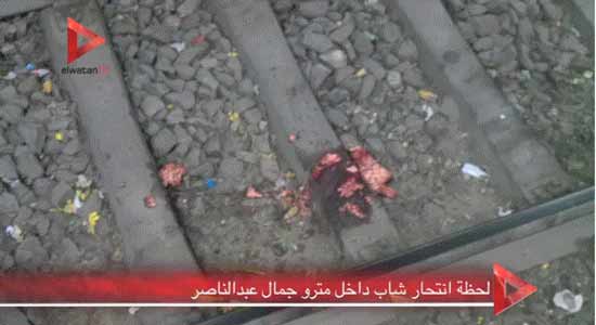  لحظة انتحار شاب داخل مترو جمال عبدالناصر