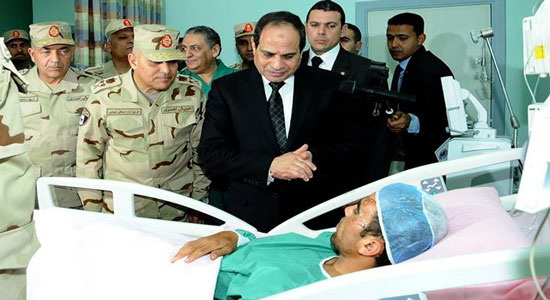 الرئيس يزور مصابي حادث سيناء الإرهابي