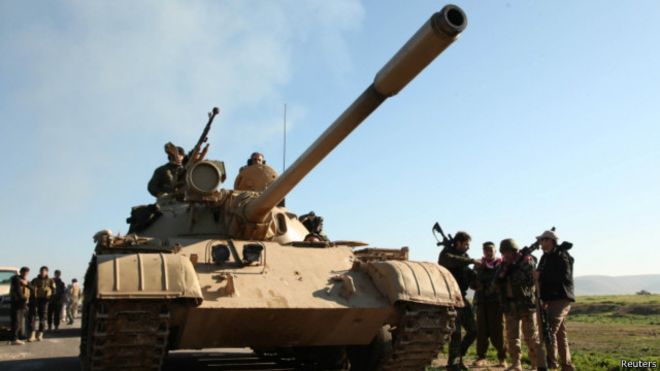 تقول قوات البيشمركة إن مسلحي تنظيم الدولة الإسلامية أخذوا يستخدمون تكتيكات جديدة في الهجوم