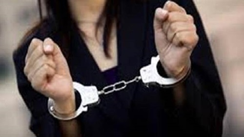  القبض علي طالبة تحمل منشورات ضد الجيش والشرطة داخل محكمة أسيوط