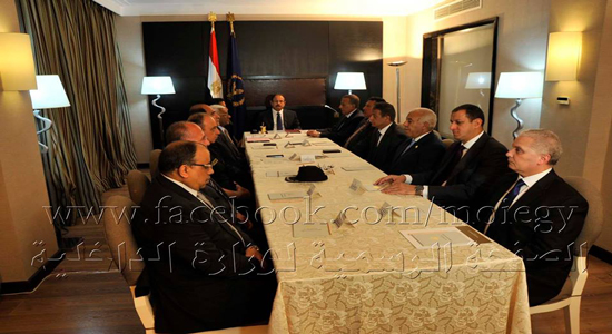  وزير الداخلية يعقد اجتماع بمساعديه في شرم الشيخ عقب انتهاء القمة