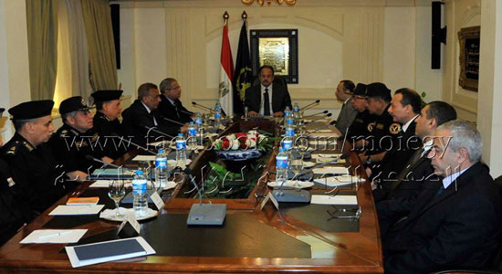 وزير الداخلية في اجتماع طارئ يتوعد الإخوان بخطوات غير مسبوقة