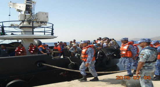القوات المسلحة تنقذ سفينة بركابها وطاقمها من الغرق في البحر الأحمر