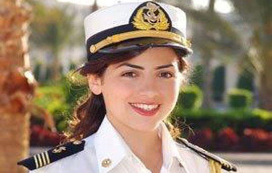 أصغر وأول قبطانة مصرية تشق القناة بـ عايدة 4