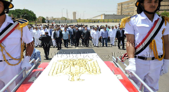 وزير الداخلية ومحافظ السويس يتقدما الجنازة العسكرية للمقدم وليد محمود