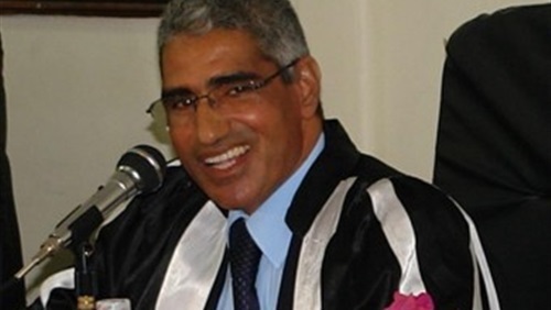 عباس منصور رئيس جامعة جنوب الوادي 