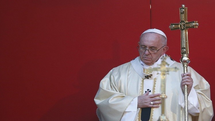 الفاتيكان يعتقل قسيسان متهمان بخيانة البابا