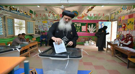 الأنبا بولا يشارك بالتصويت في الانتخابات البرلمانية 