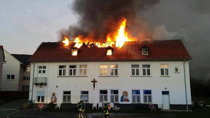 الكنيسة تكشف تفاصيل حريق دير الأنبا أنطونيوس في ألمانيا