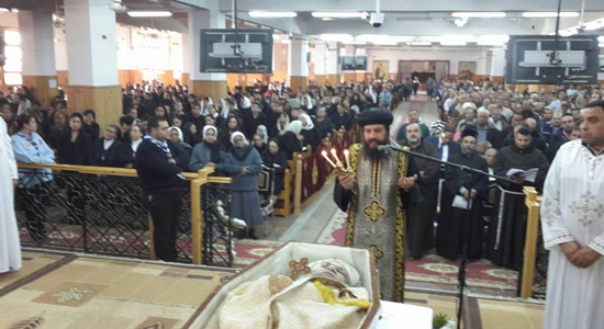أسقف السويس يترأس صلاة جنازة القمص بطرس