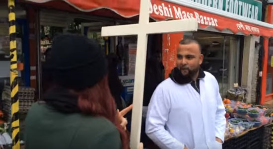 جلسة صلح عرفية ببريطانيا لاحتواء اشتباكات طائفية بين مسلمين ومسيحيين 