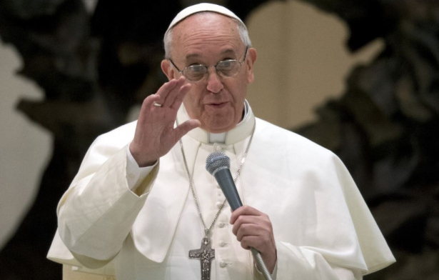 البابا فرنسيس يرد على تصريحات "ترامب" بشأن اللاجئين: "لا يعد مسيحيا"