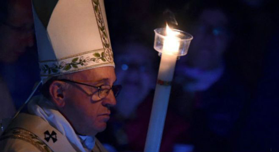 بابا الفاتيكان يدعو المسيحييون لعدم الخوف من الإرهاب