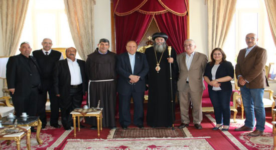 وفد رئاسي فلسطيني يزور مطران الكرسي الأورشليمي