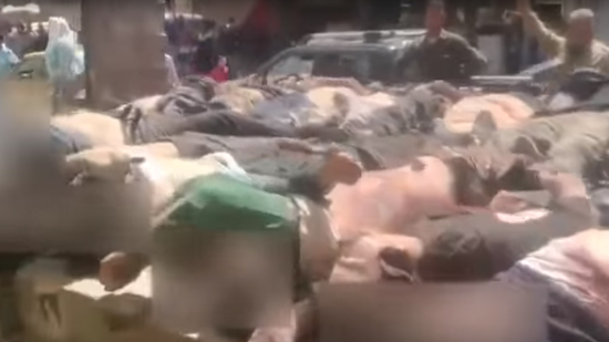 حاملة دبابات تجوب شوارع حلب بجثث 