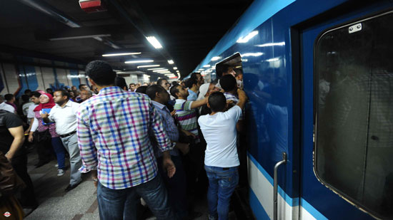 الحكومة: لا صحة لتفعيل خاصية الحد الأقصى للتواجد داخل مترو الأنفاق