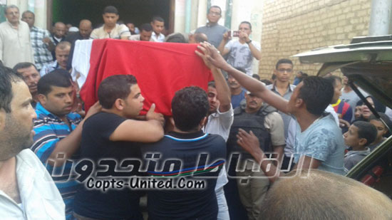 بالصور.. جنازة عسكرية لشهيد شرطة في مسقط رأسه ببني سويف 
