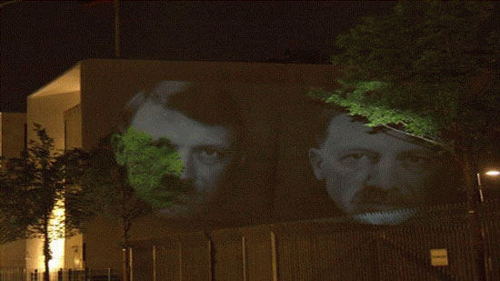 أردوغان بشارب هتلر على سفارة بلاده (صور)