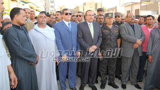 بالصور..المحافظ ومدير الأمن في جنازة شهيد الشرطة ببني سويف 
