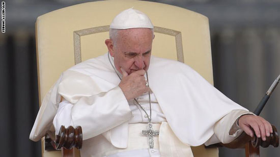 بابا الفاتيكان يتوعد بفصل أي كاهن لا يبلغ عن حالات اعتداء جنسي