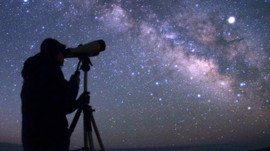 المعهد الإيطالي: الإضاءة الكهربائية تمنع البشر من رؤية النجوم