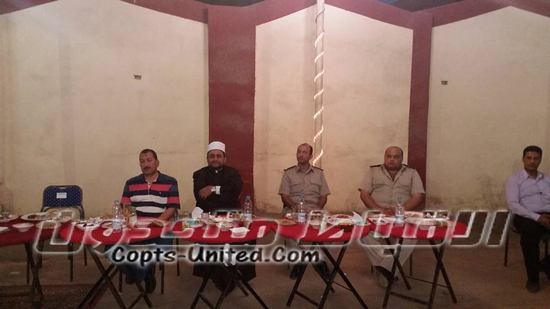  بالصور..رجال دين إسلامي ومسيحي في إفطار الوحدة المحلية ببوش 