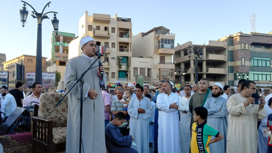 بالصور.. ألاف المصلين يؤدون صلاة عيد الفطر بساحة ميدان أبو الحجاج بالأقصر 