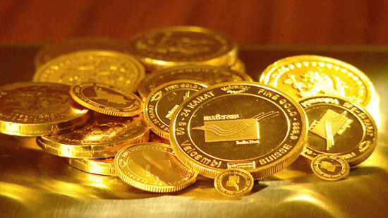 الذهب يتراجع بفعل ارتفاع الدولار قبل ساعات من قرار الفيدرالي