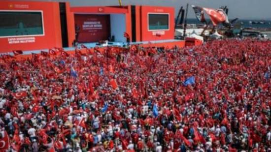 مئات الآلاف من الأتراك يشاركون في آخر تجمع ضد محاولة الانقلاب في اسطنبول