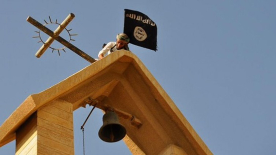 كنيسة سويدية تلقي آلاف النسخ من الإنجيل على مواقع داعش في سوريا والعراق