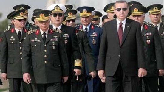 منح اردوغان صلاحية تعيين قائد الجيش