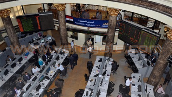 تباين مؤشرات البورصة المصرية بمنتصف التعاملات
