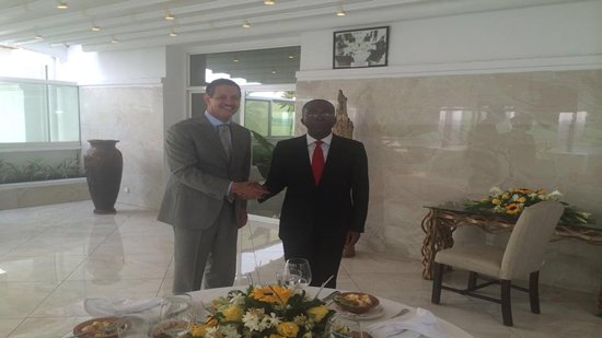 بالصور.. رئيس الوزراء الكونجولي يقيم مأدبة إفطار لتوديع سفير مصر