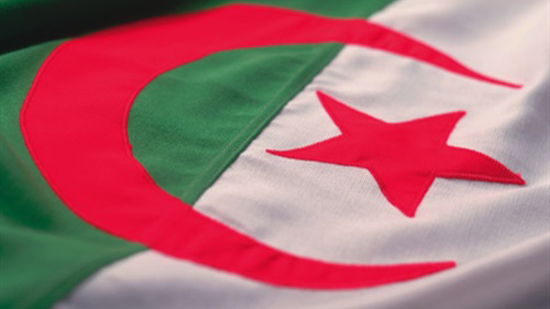الجزائر تبني ساترا ترابيا عازلا على حدودها مع تونس