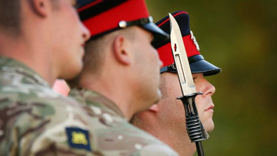 الديلي تلغراف: الجيش البريطاني يعاني نقص الجنود 